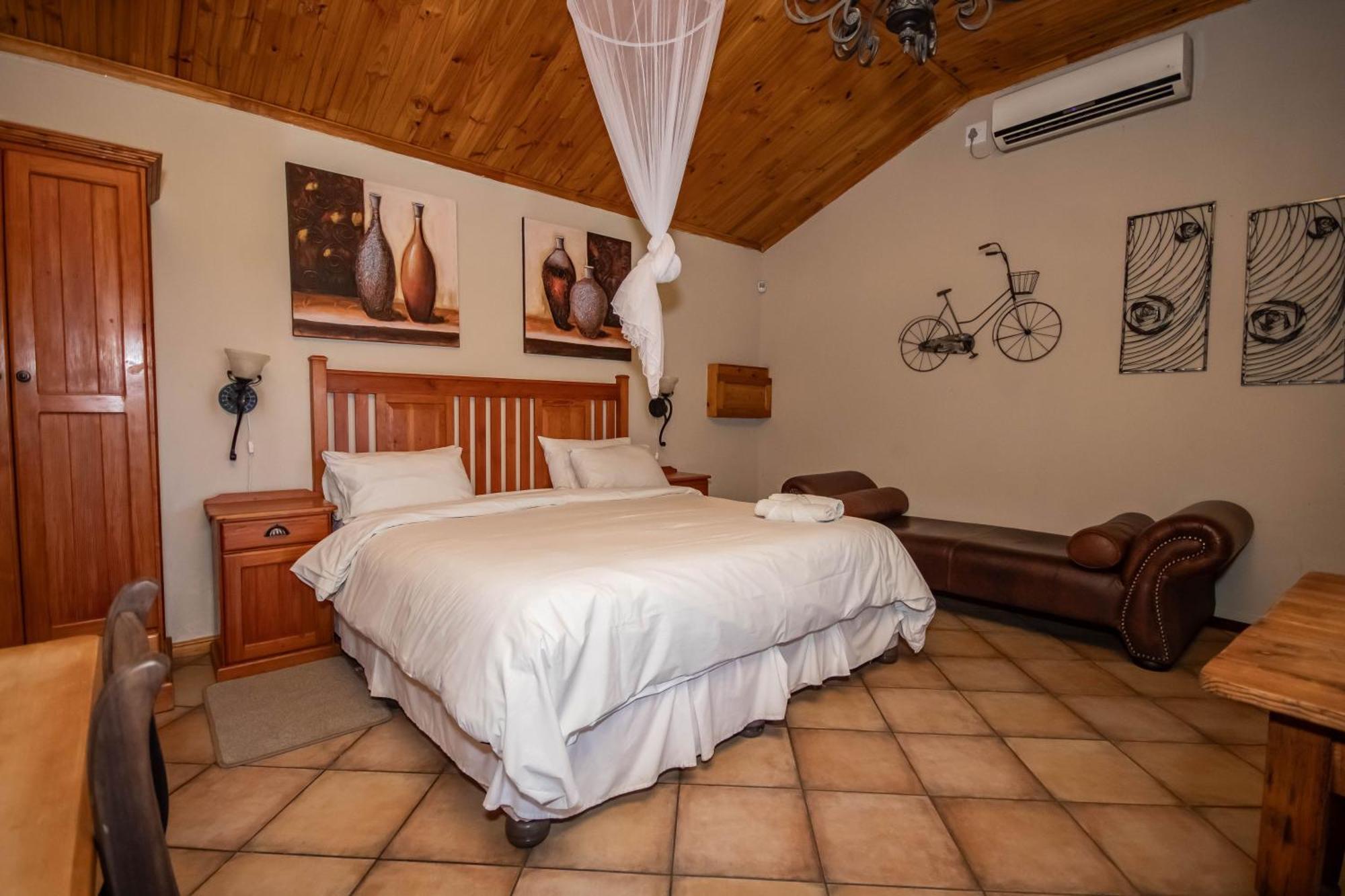 Tarantula Guest House Calvinia Bagian luar foto