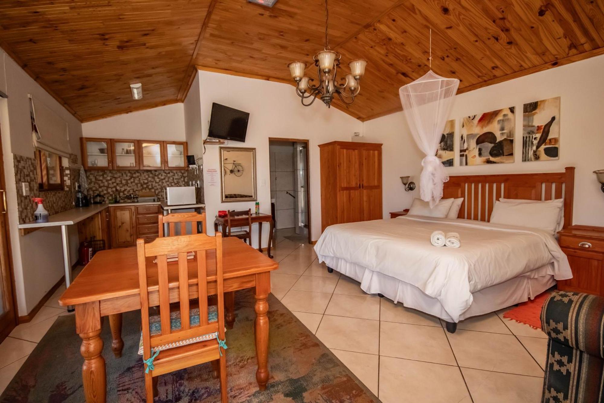 Tarantula Guest House Calvinia Bagian luar foto